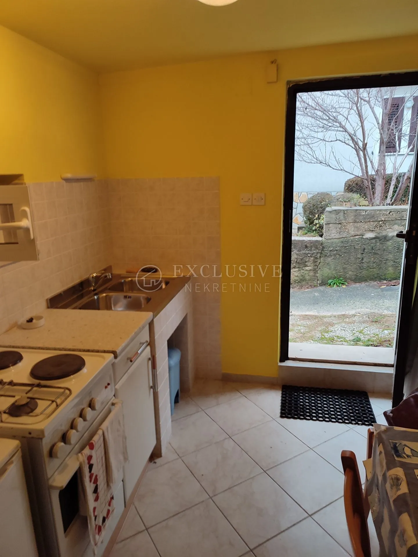 krk-jurandvor - dvoetažni apartman + zaseban apartman, terasa, vrt, parking - slika 11