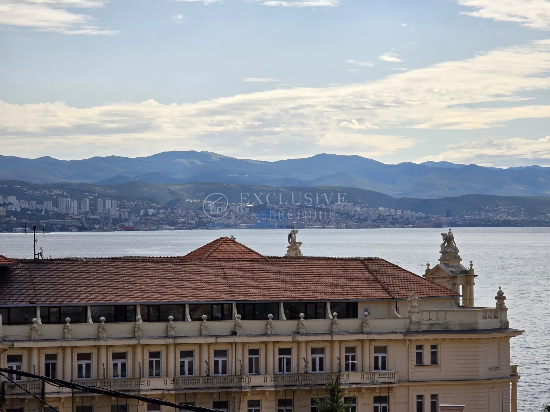 opatija – dugoročni najam – namješten stan 2s+db u strogom centru s pogledom na more i parkirnim mjestom - slika 7