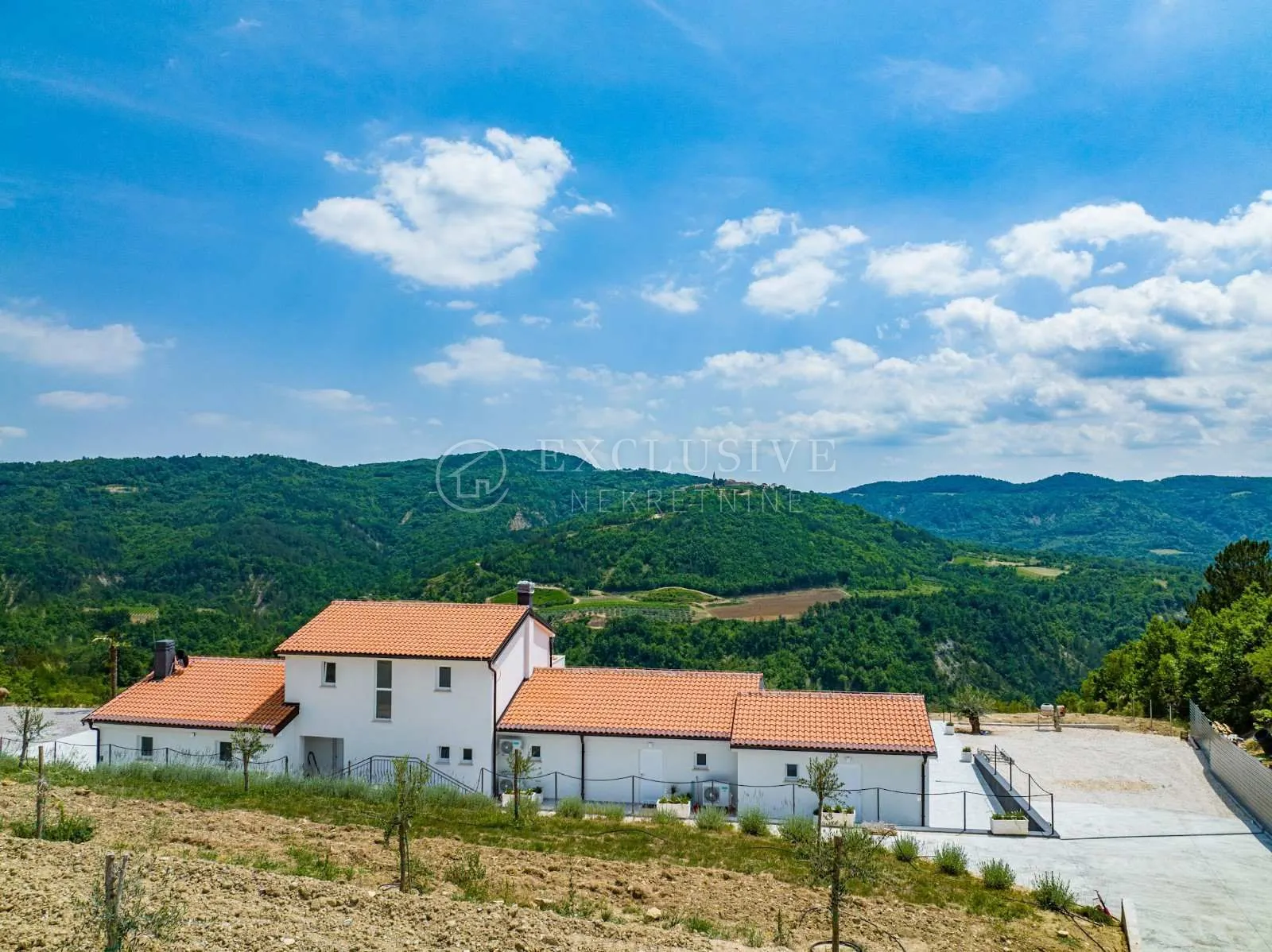 istra - hacijenda na osami s 20 000m2 okućnice !! - slika 9