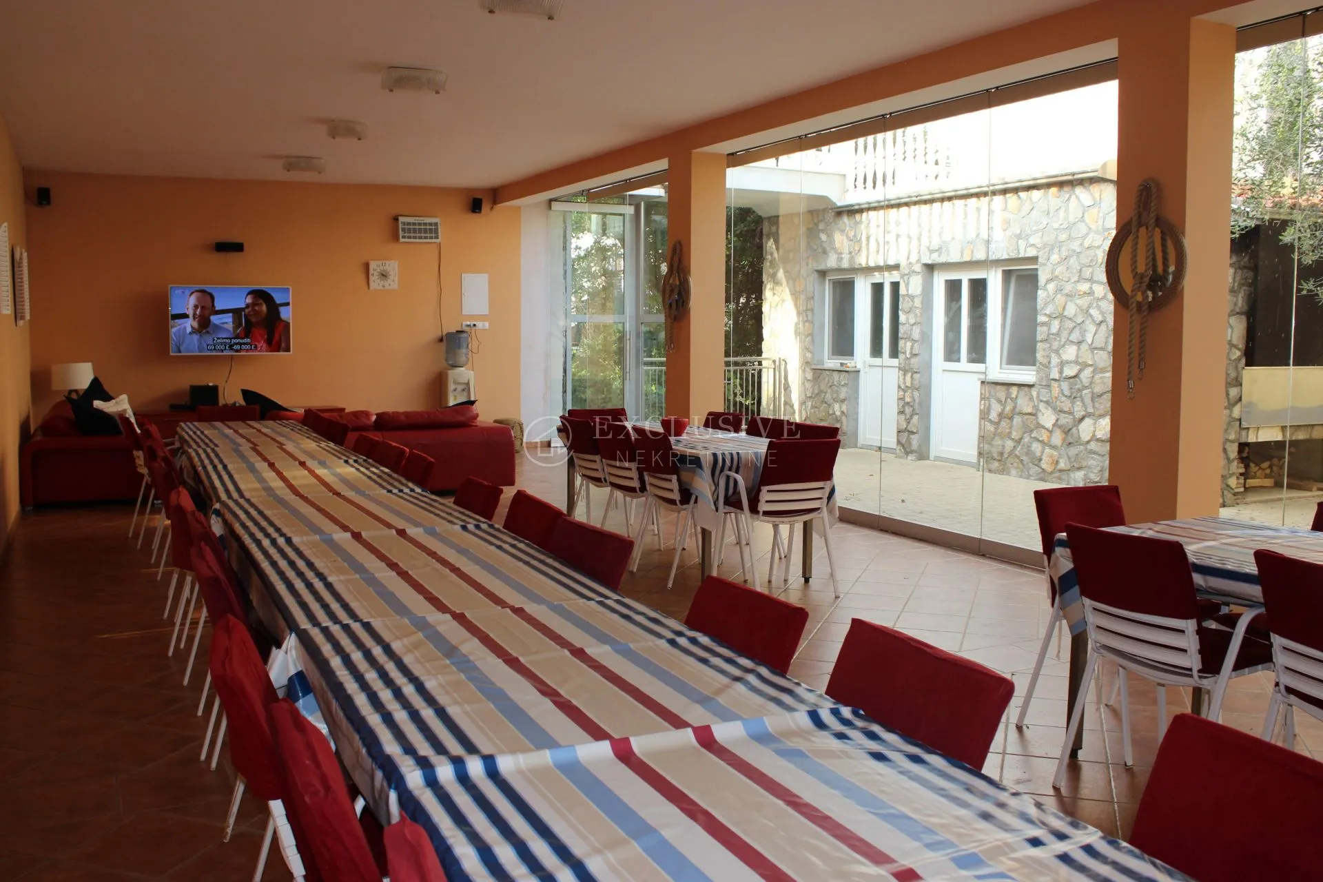 krk, vrbnik - prekrasna apartmanska vila u prvome redu do mora - slika 3