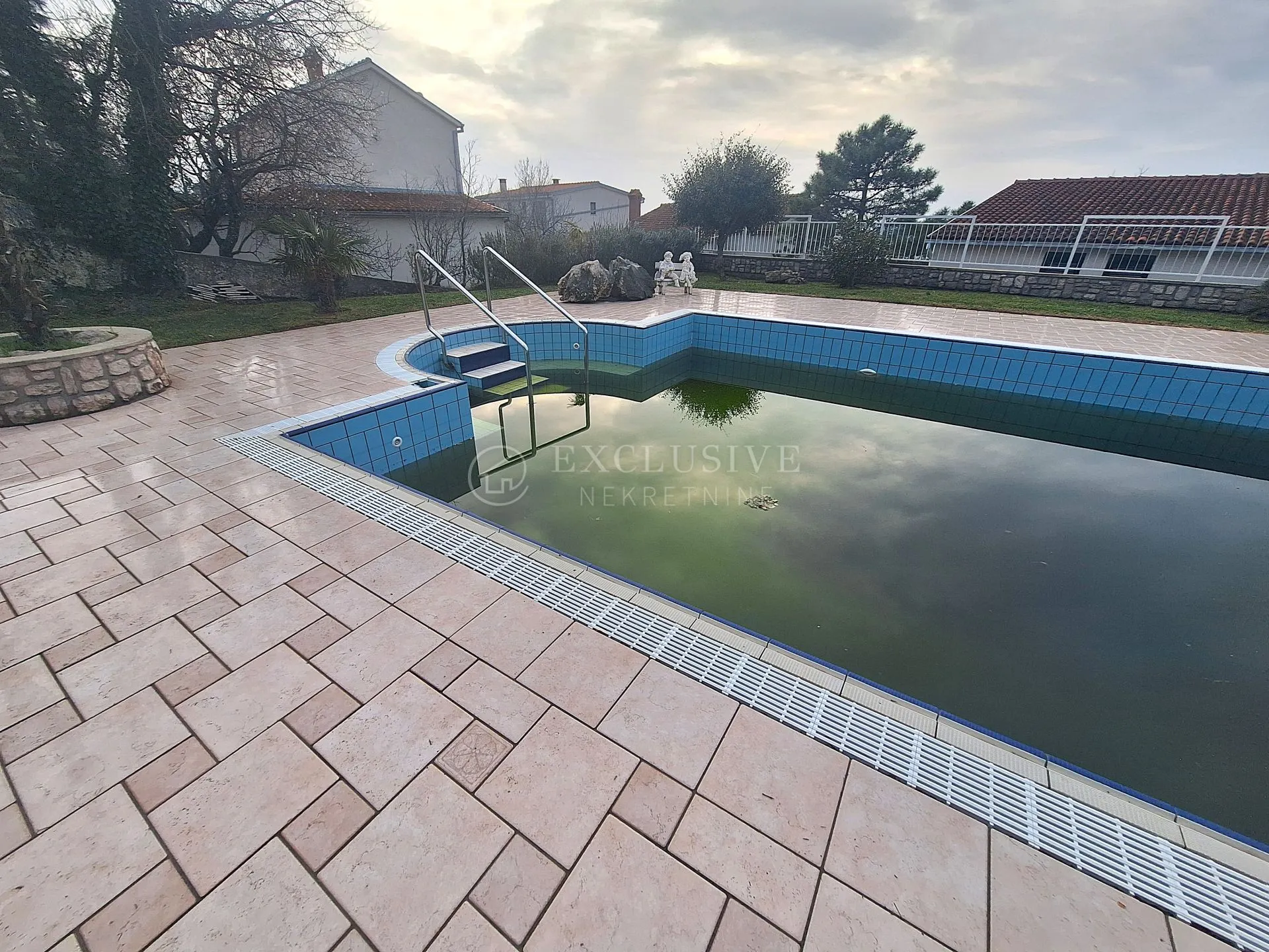 jadranovo - apartmanska vila s bazenom - slika 32