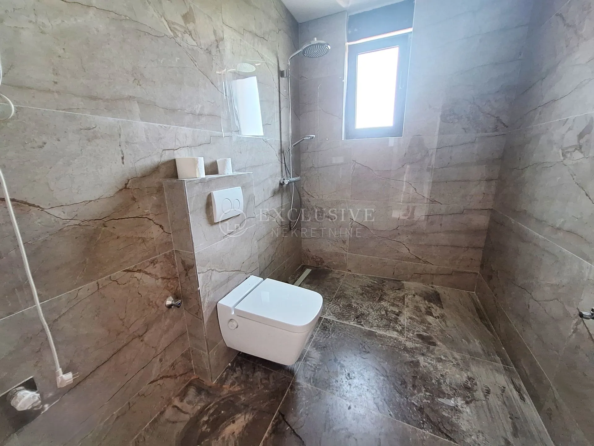 krk - prestižan dvoetažni apartman u novogradnji - slika 15