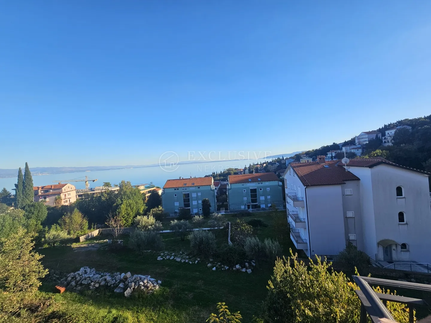 ičići-novouređeni 4 sobni stan sa velikom garažom - slika 20