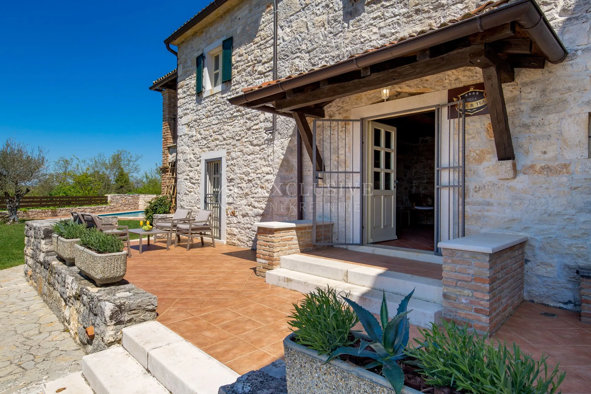 istra, tinjan - prekrasna kamena vila s bazenom - slika 46