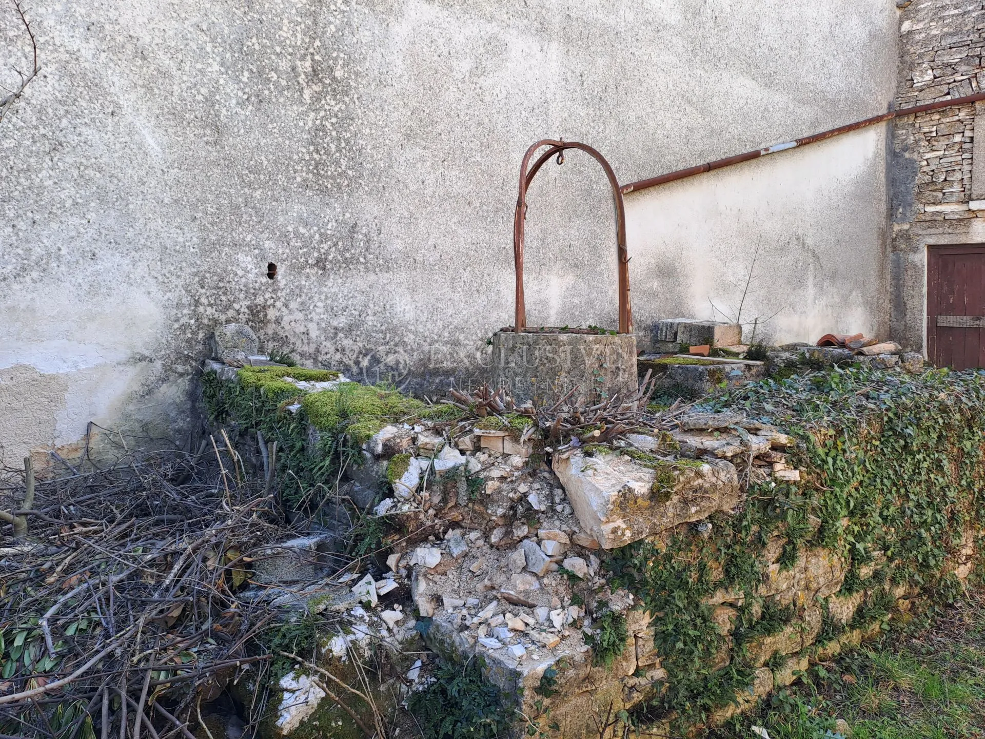 glavani, kuće starine 4 objekta sa 2000 m2 - slika 10
