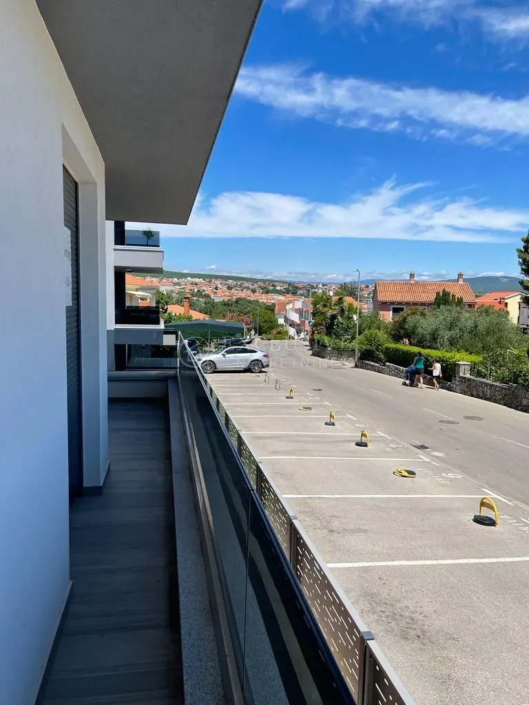 krk, 3s+db sa konobom, terasom i parkingom - slika 4