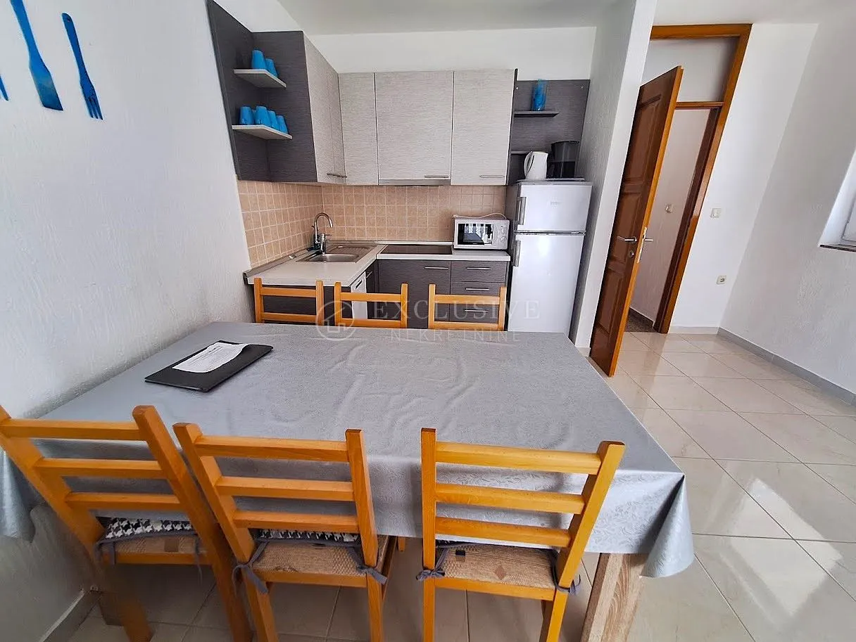 crikvenica - dvojna kuća s bazenom - slika 9