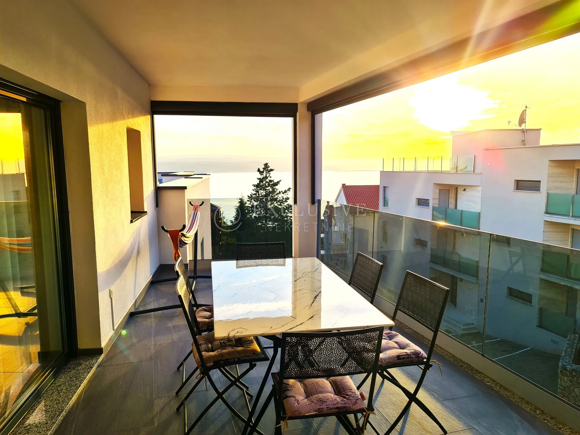 dramalj - predivni penthouse sa garažom i zasebnim apartmanom - slika 27
