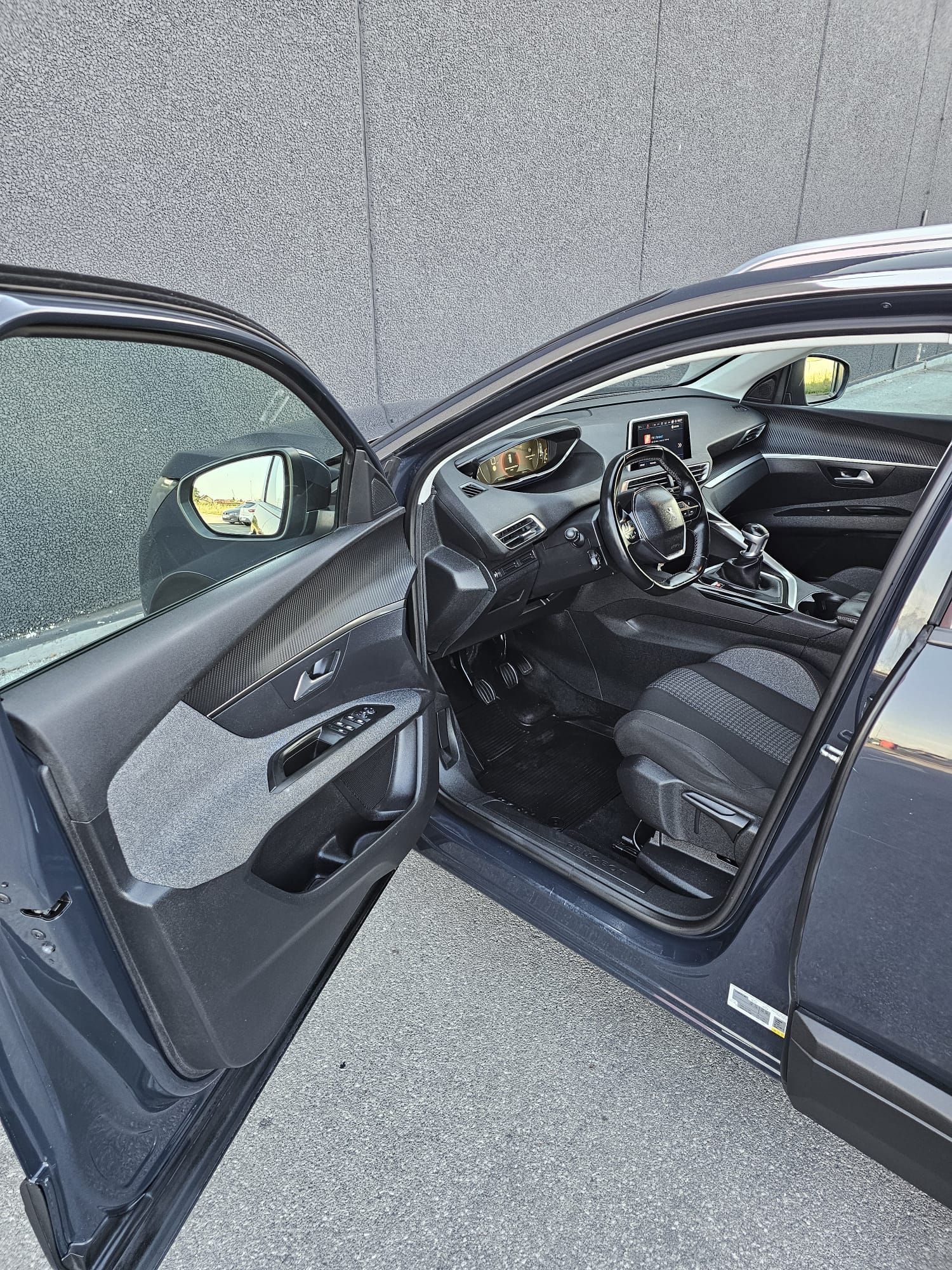 peugeot 3008 1,2 , 164000 km 2017g. - slika 6