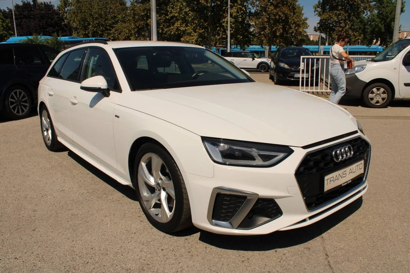 audi a4 avant 35 tdi s-tronic s-line *navigacija, led* - slika 3