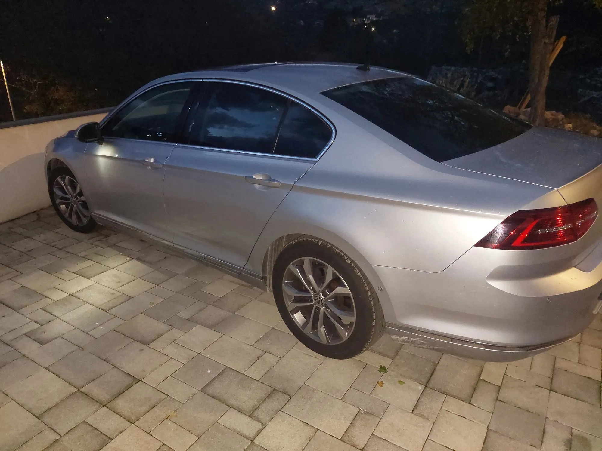 passat 1.6tdi highline,virtual cockpit,360 senzori,koža,panorama,led - slika 9