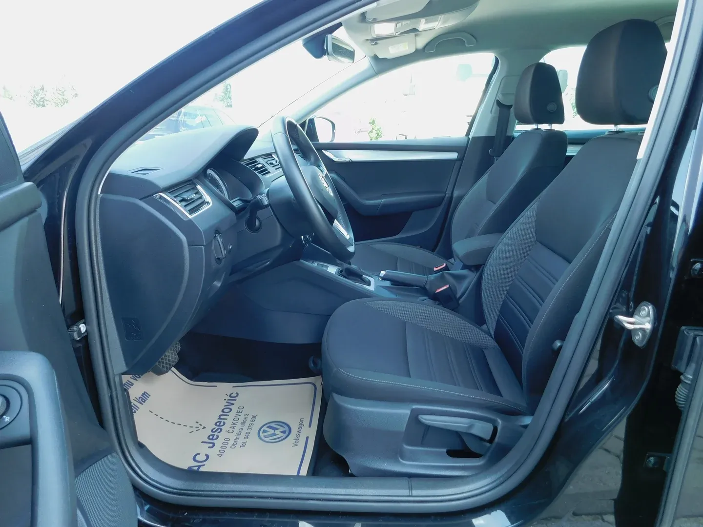 07682 škoda octavia combi ambition 1.6 tdi dsg - slika 8