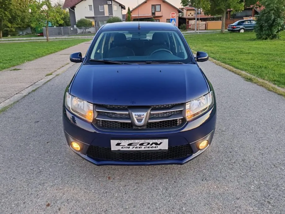 dacia sandero 1,2 16v 2015 g. 102000 k - slika 2