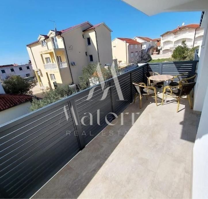 investicija, zgrada sa 11 apartmana i bazenom, osiguran parking (prodaja) - slika 9