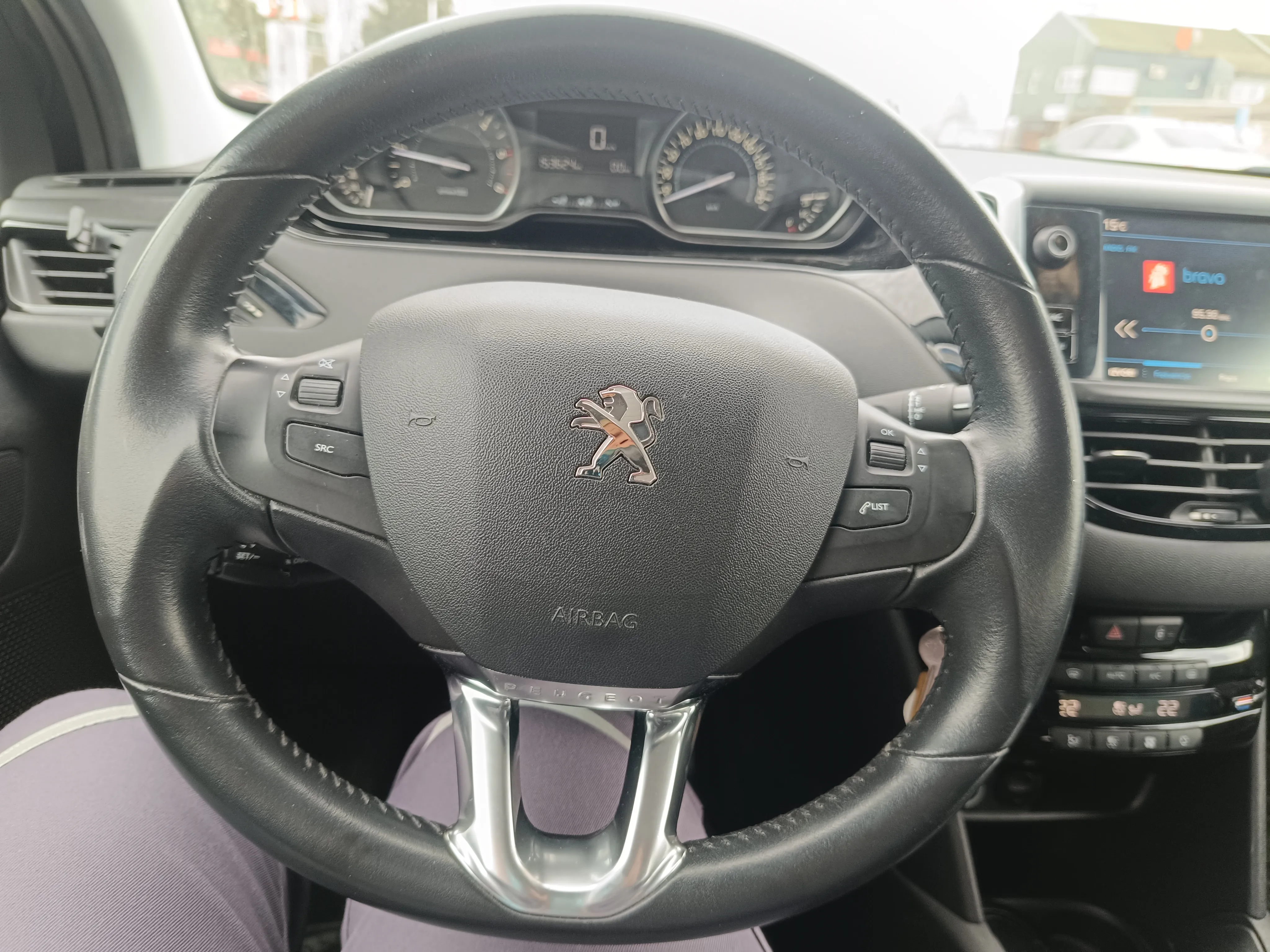 prodajem peugeot 208, 1.6 bluehdi - slika 2
