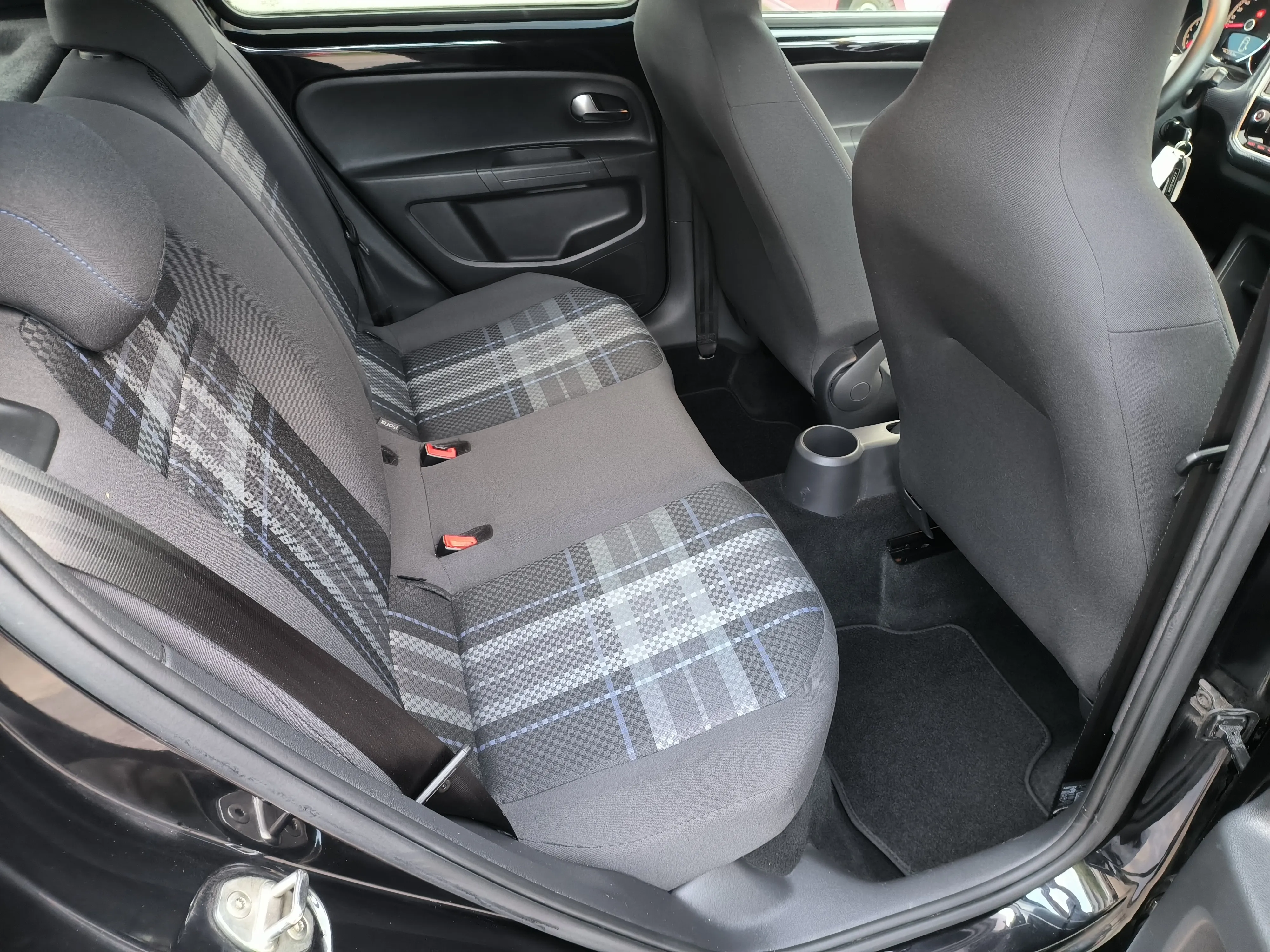 vw up! 1,0 club up! servisna, jamstvo, reg. 1 godinu - slika 16