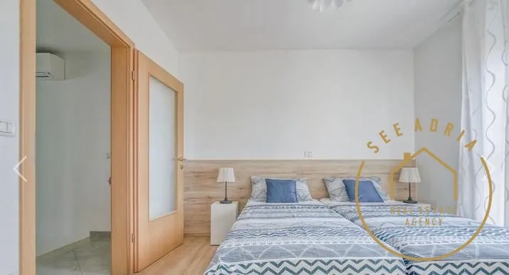 kuća u nizu s bazenom, valica - slika 27