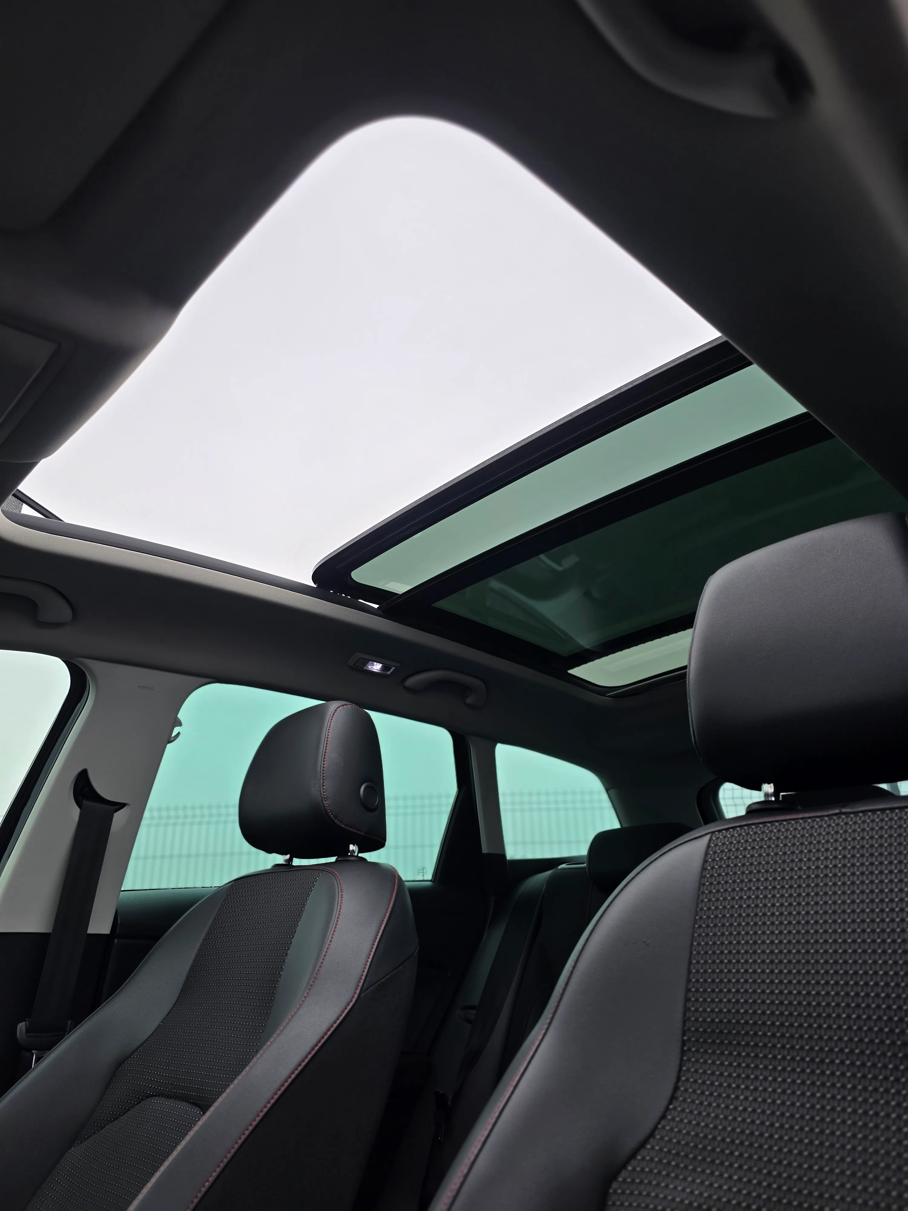 seat leon fr 2.0tdi/dsg/135kw/pano/navi/top stanje - slika 5