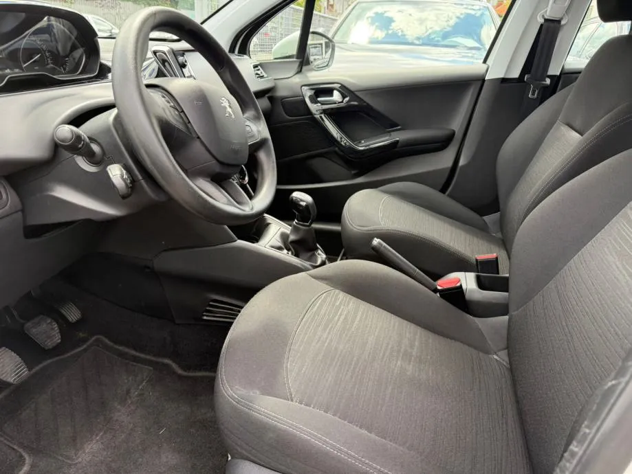 peugeot 208 1,5 bluehdi, navi, klima, tempomat, 4x garancija!!! - slika 19