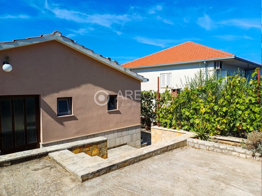 šolta, nečujam – kuća s otvorenim pogledom na more – 150m od plaže! - slika 23