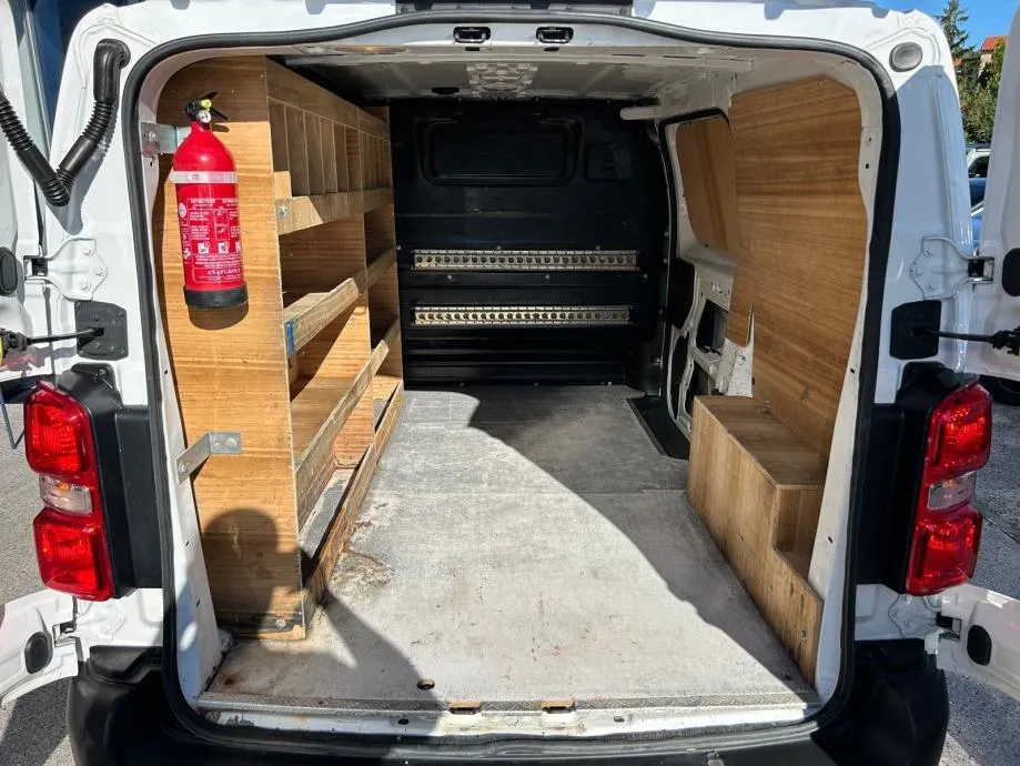 citroen jumpy hdi - 2020 - 3 sjedala - navi - 150.000km - perfektan - slika 12
