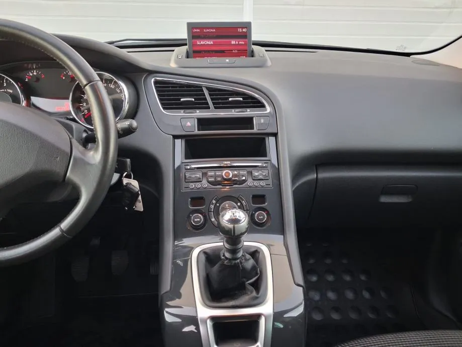 peugeot 5008 1,6 hdi 2013 god, 209000, kartice 24/36 rata - slika 11