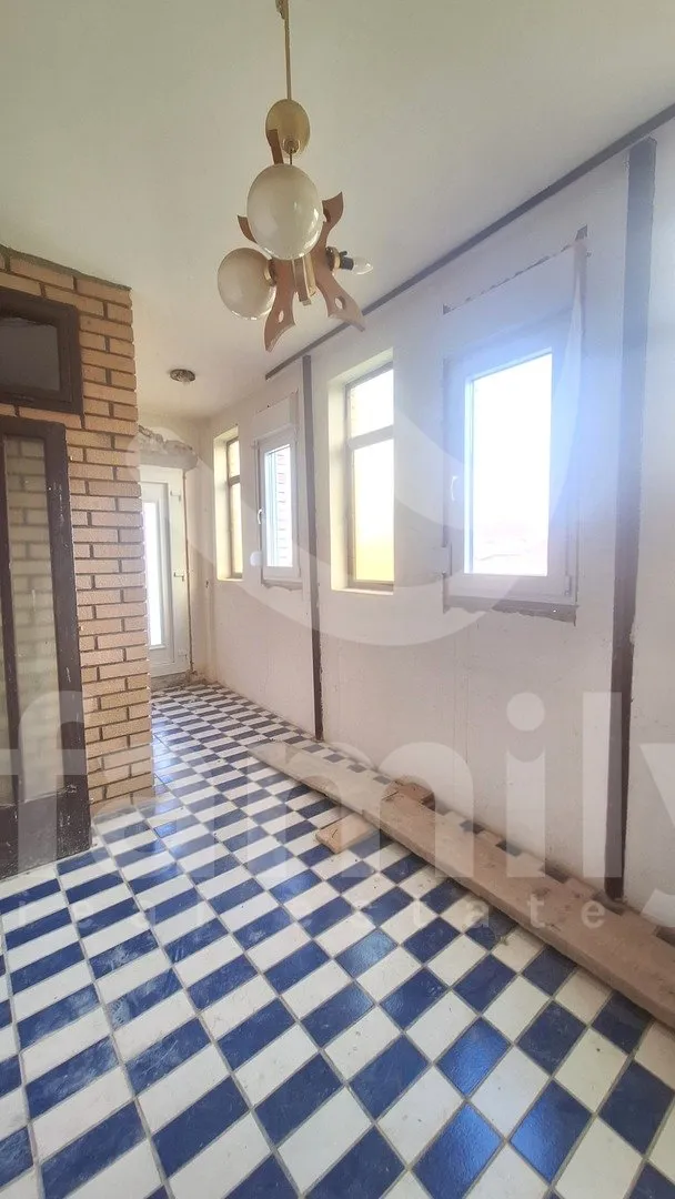 stan za renovaciju na veoma mirnoj lokaciji - slika 11