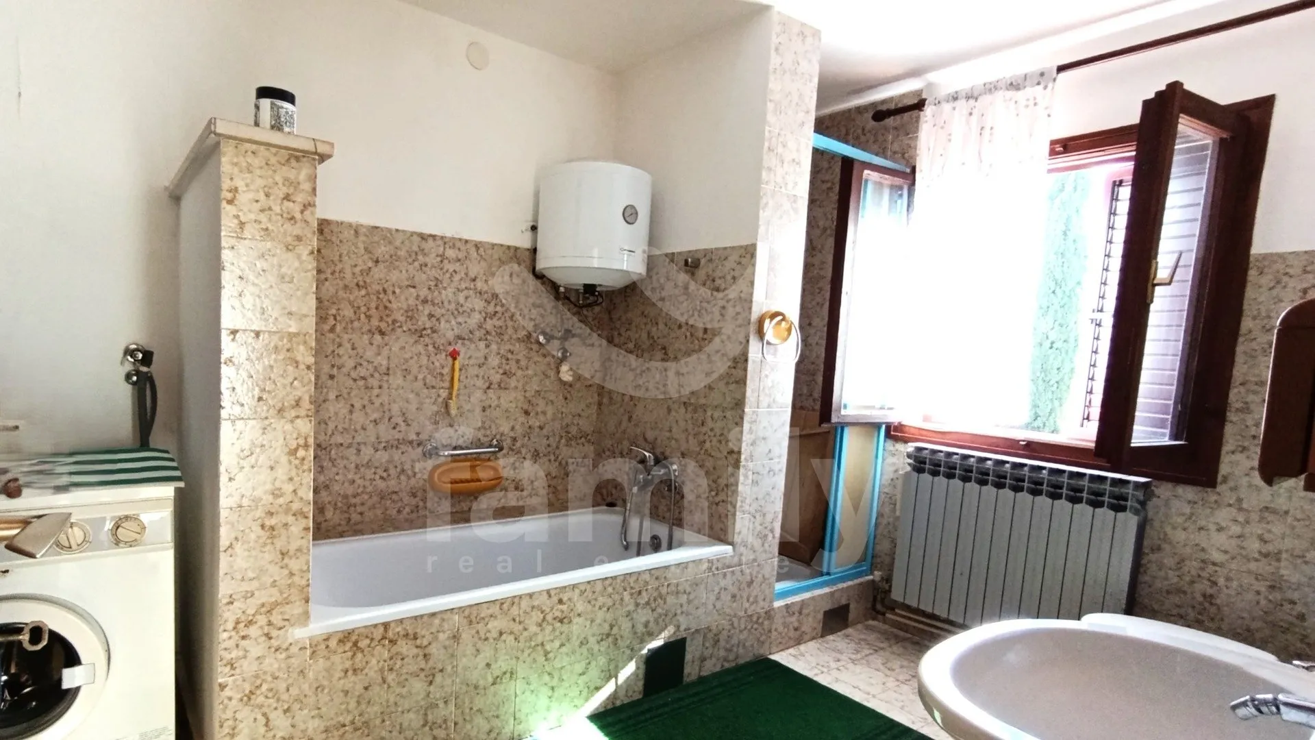 prodaja šarmantne kuće za renovaciju u mirnom naselju - slika 14