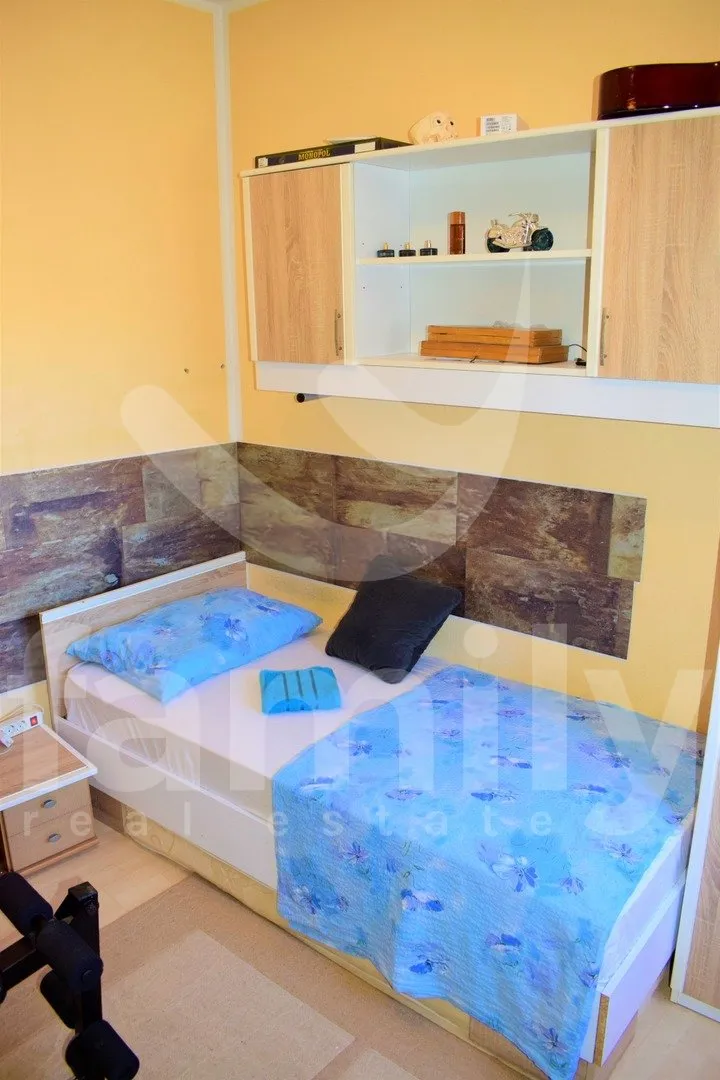 veoma rentabilna kuća sa bazenom - slika 23
