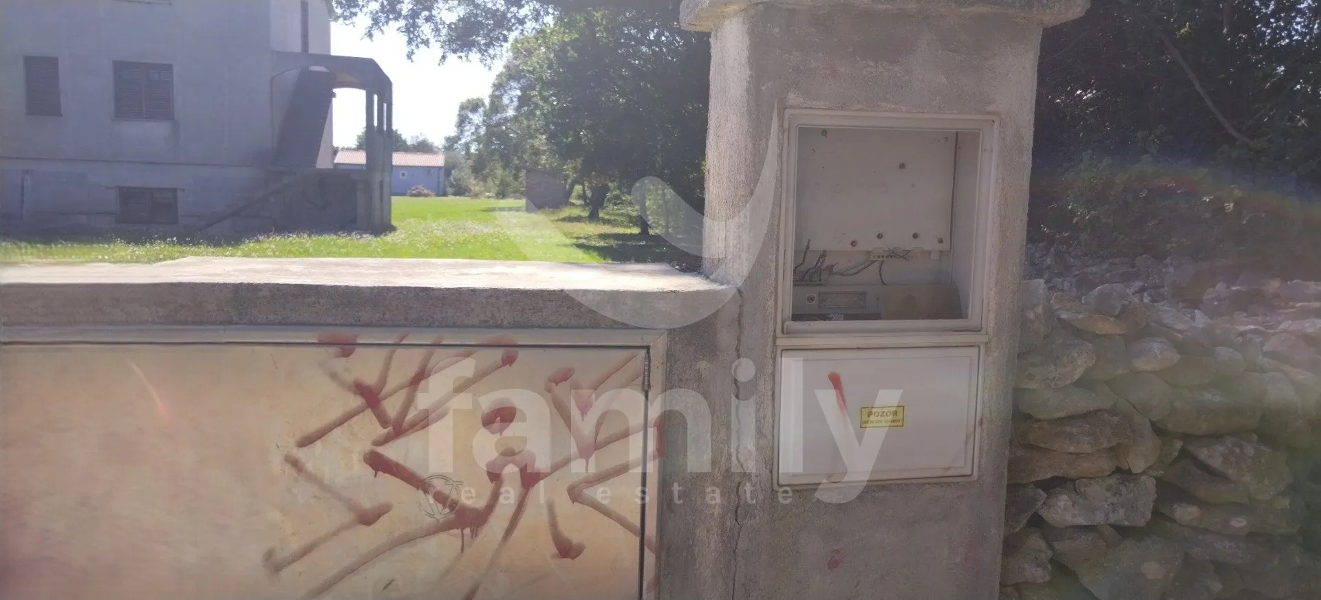 kuća u roh bau fazi sa prostranom okućnicom - slika 10