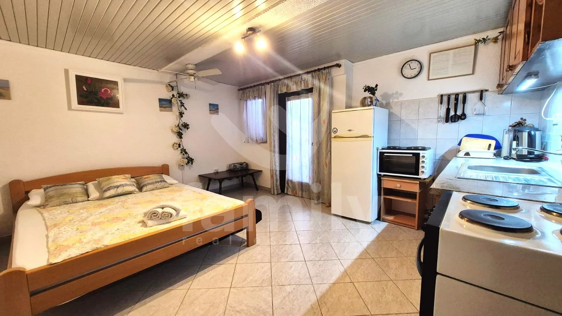 prodaja kuće sa tri stana na mirnoj i atraktivnoj lokaciji - slika 22