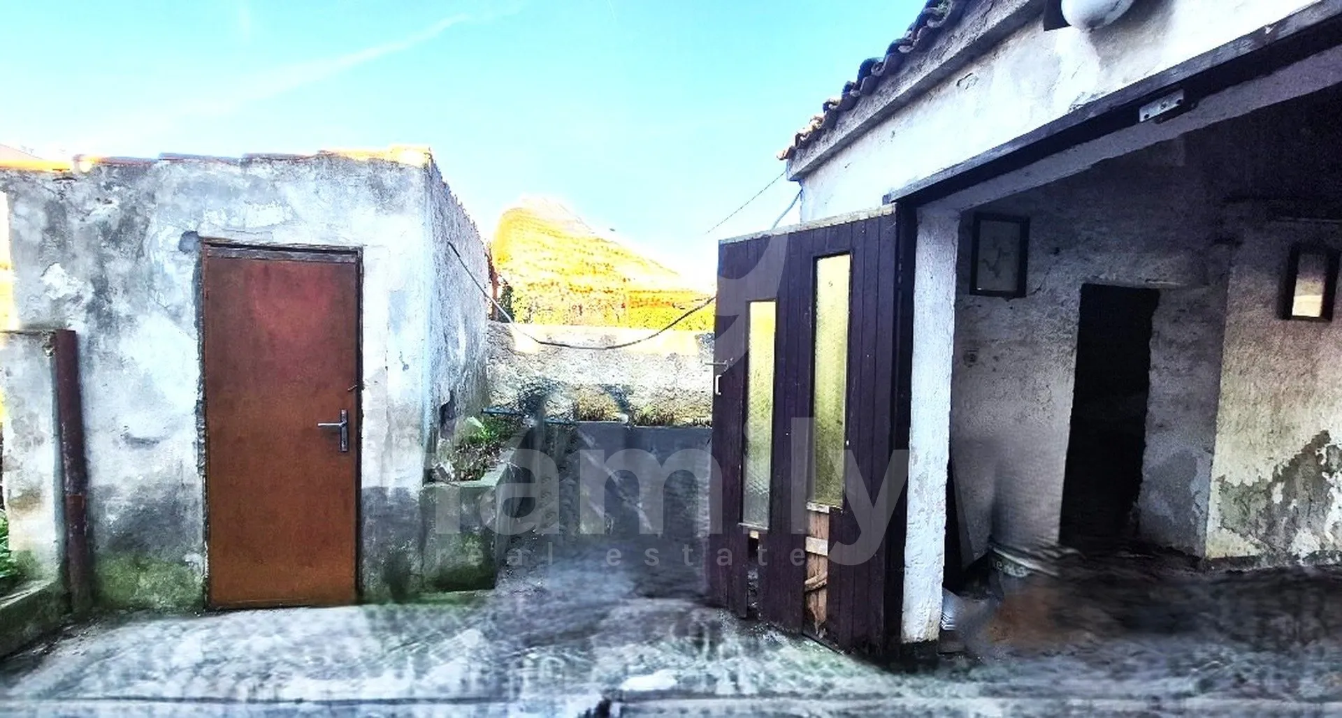 prodaja kuće sa potencijalom na atraktivnoj lokaciji - slika 12
