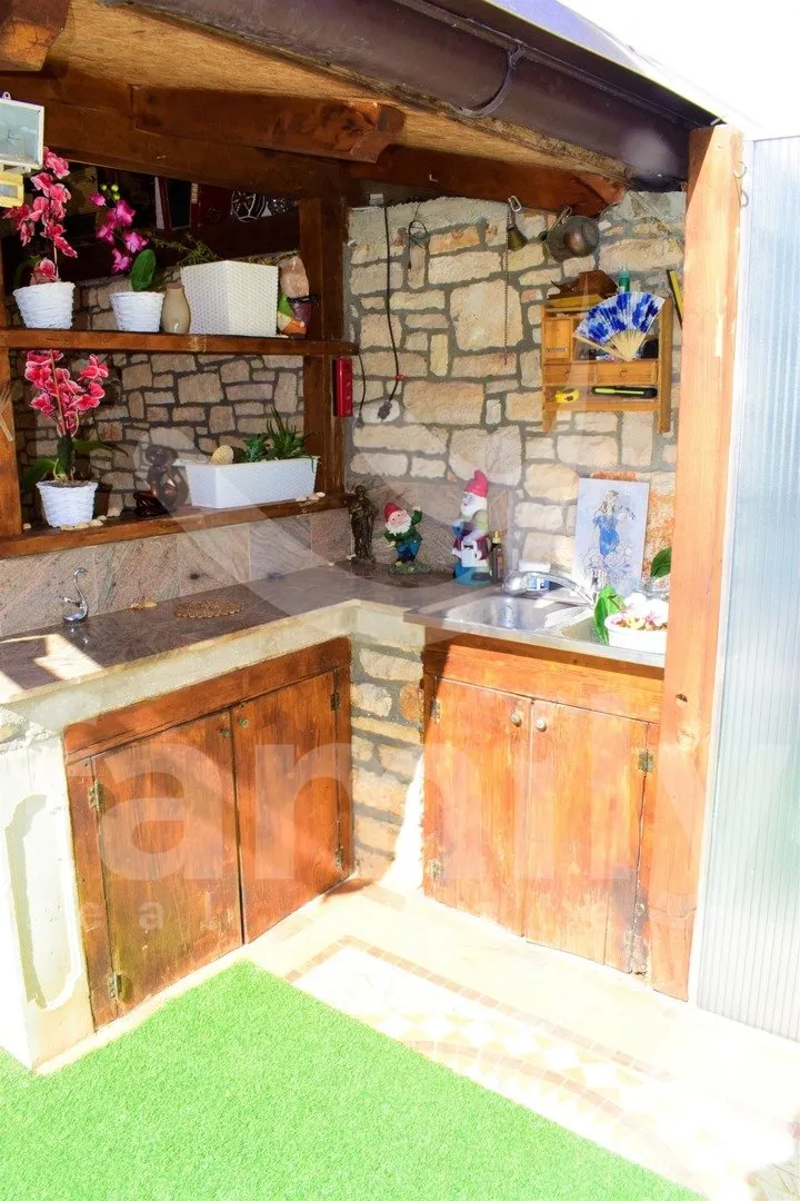 veoma rentabilna kuća sa bazenom - slika 26