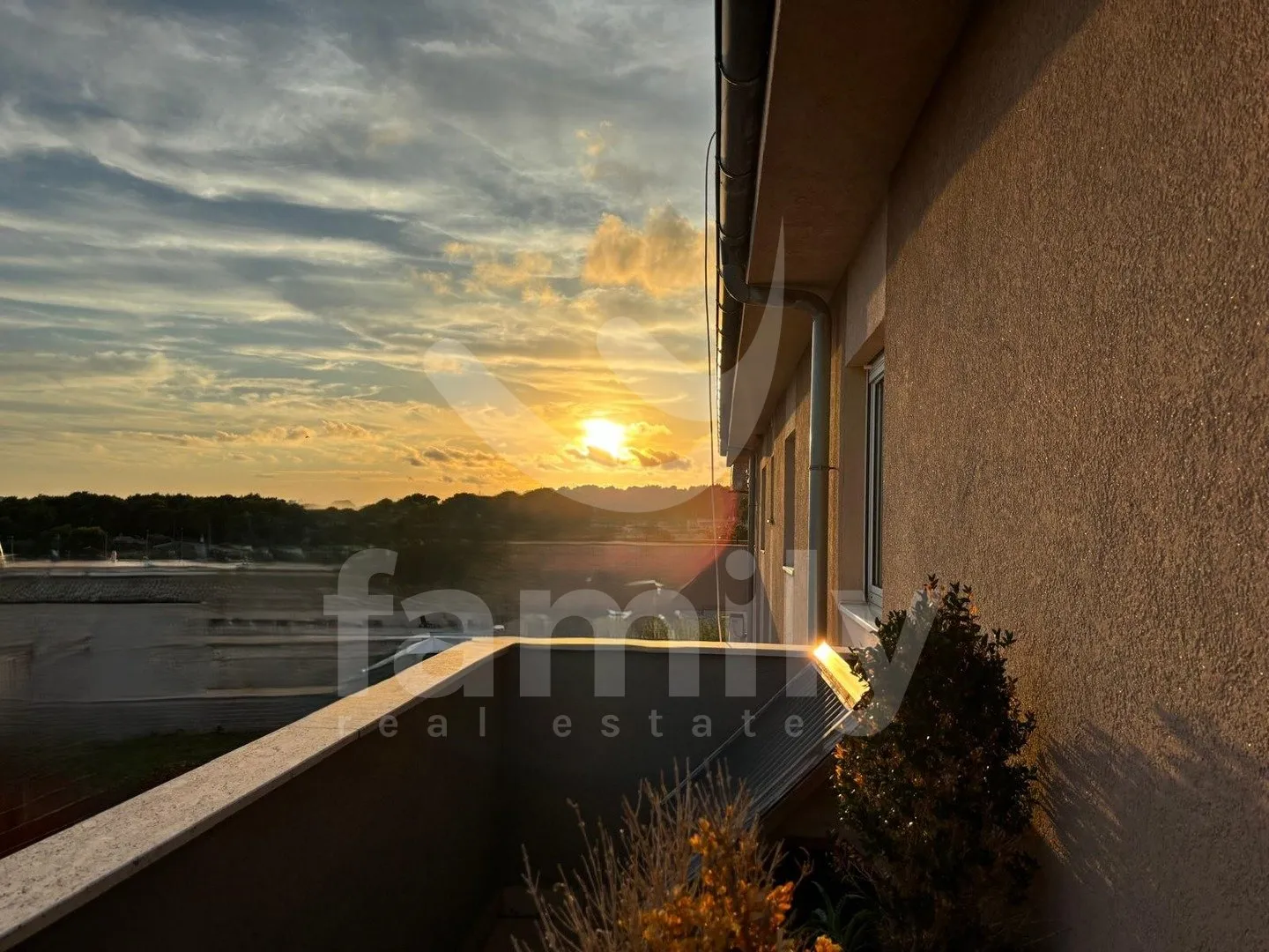 predivan dvosoban stan u ližnjanu s pogledom na more - slika 13