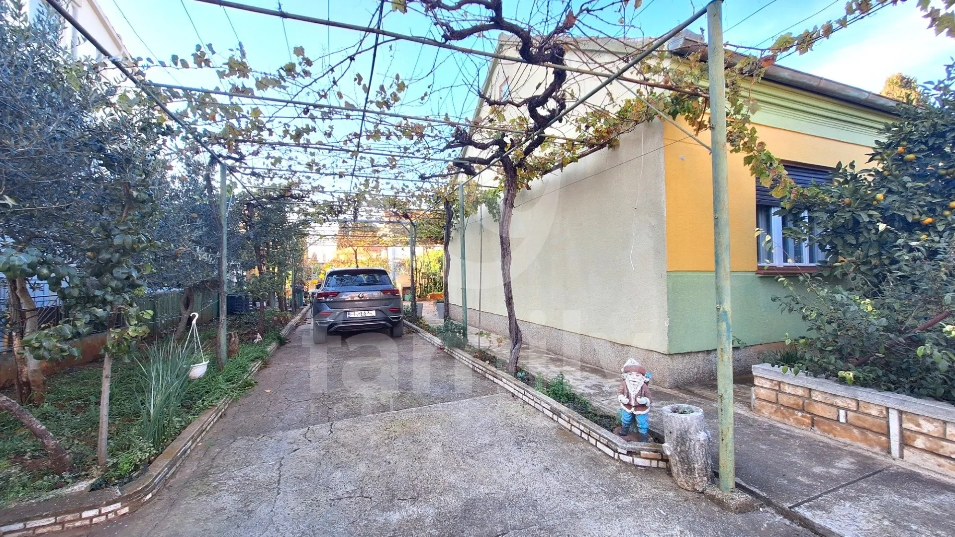 samostojeća prizemnica sa pogledom na more u blizini plaže - slika 14