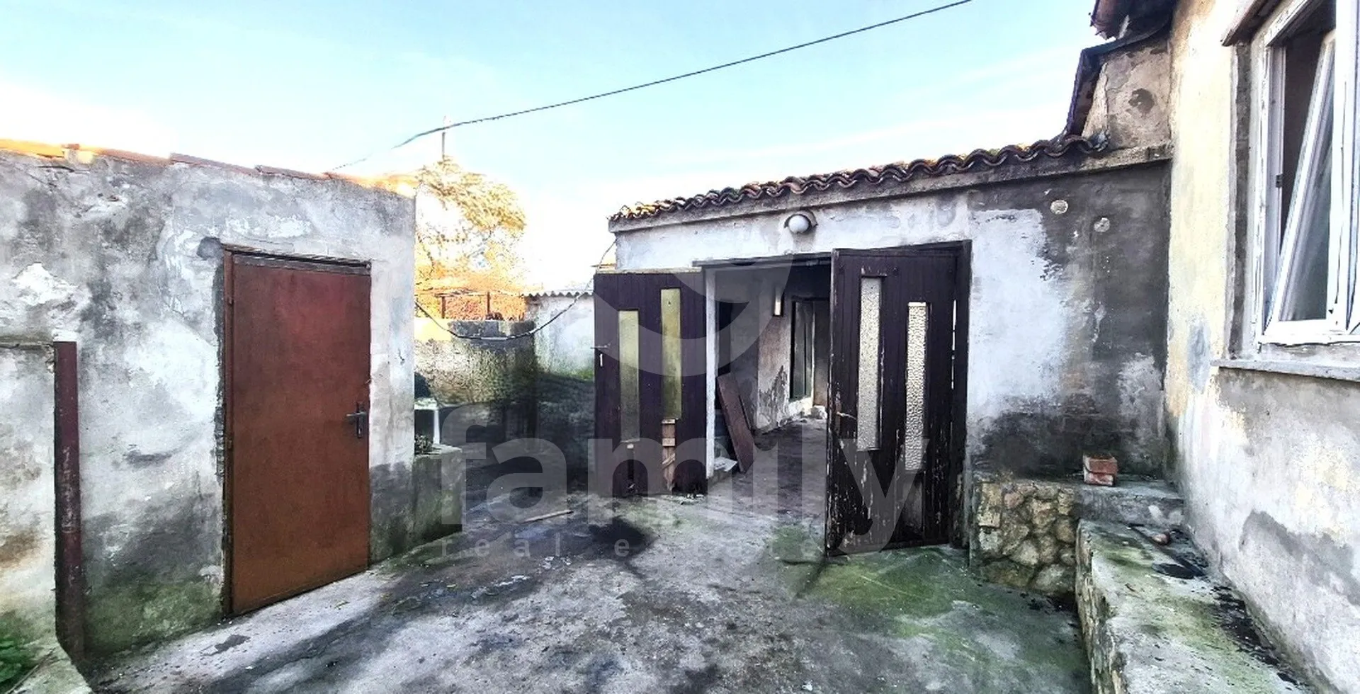 prodaja kuće sa potencijalom na atraktivnoj lokaciji - slika 10