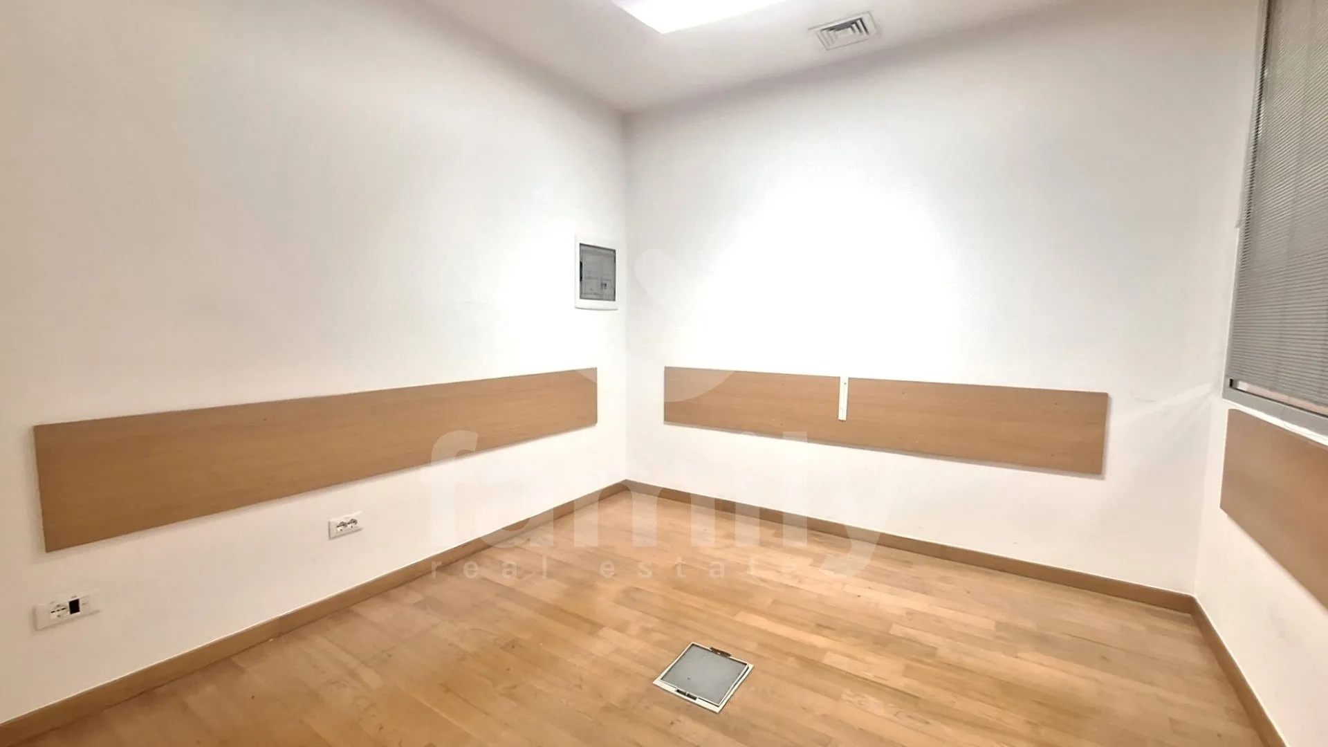 prostrani poslovni prostor na veoma atraktivnoj lokaciji - slika 8