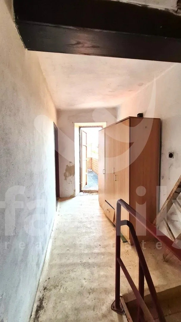 prodaja kuće za adaptaciju na lijepoj lokaciji - slika 8