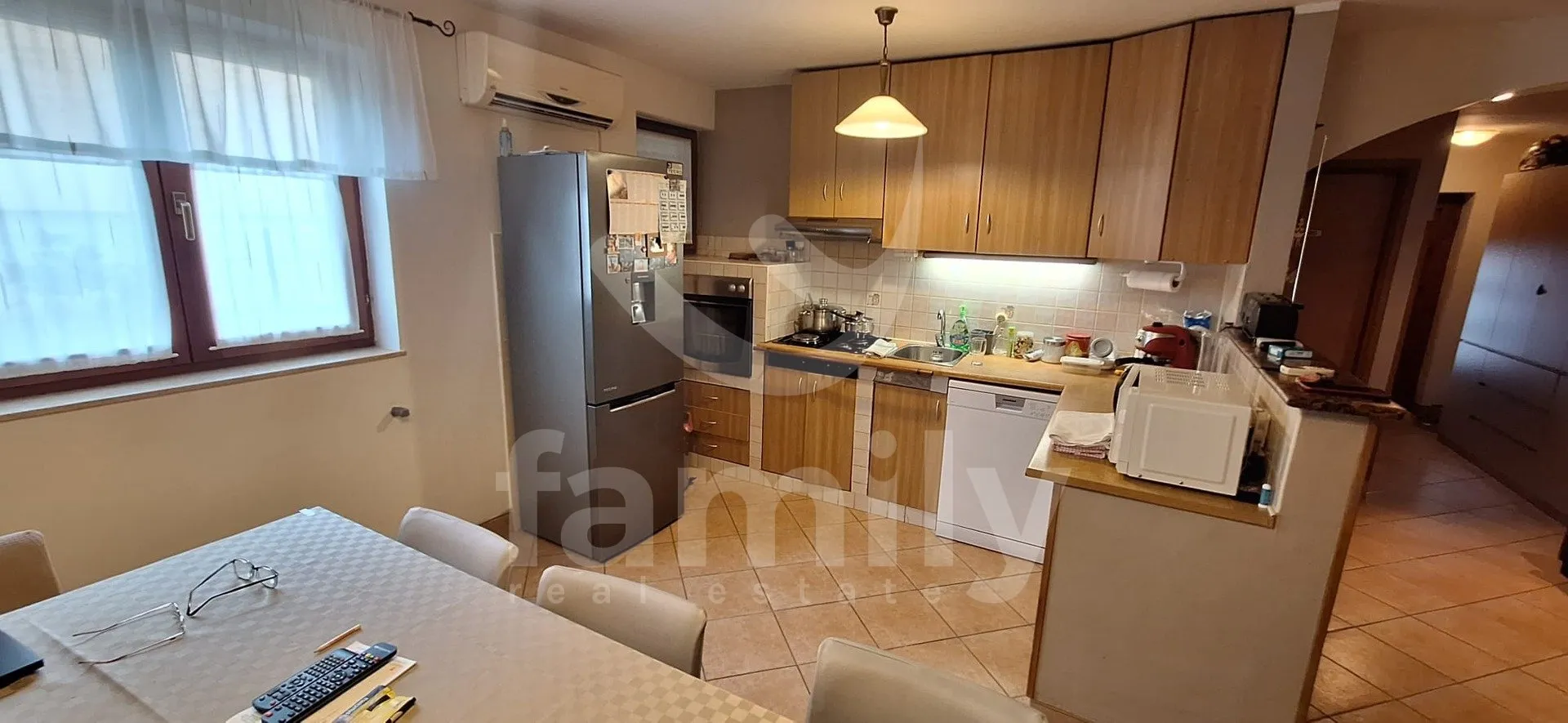 apartmanska kuća sa 4 stana i pogledom na more - slika 15