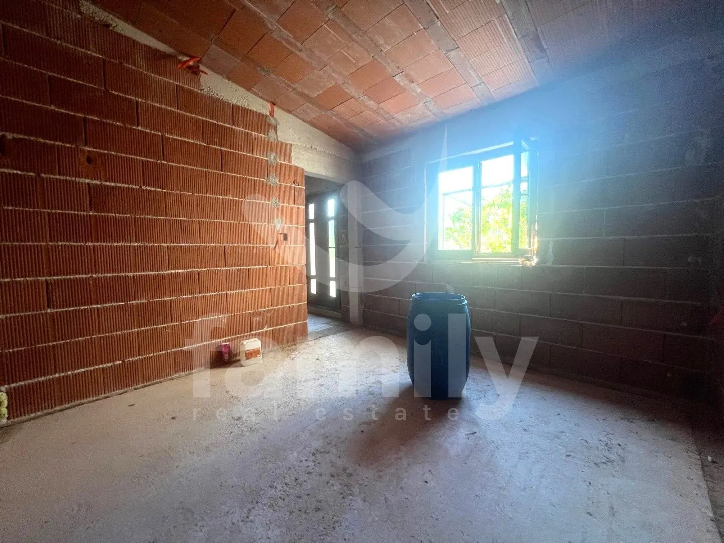 tri kuće za renovaciju na mirnoj lokaciji - slika 12