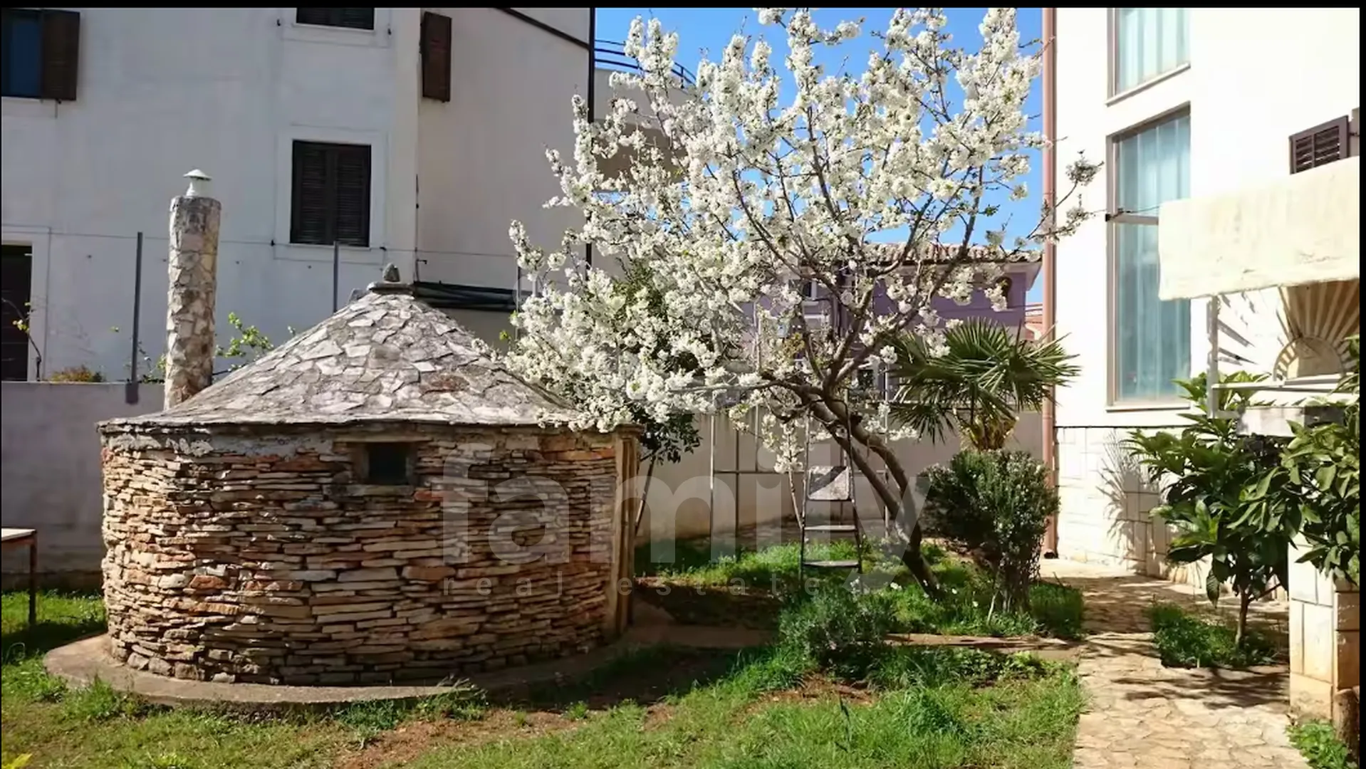 prodaja visokoisplative kuće sa pogledom na more - slika 13