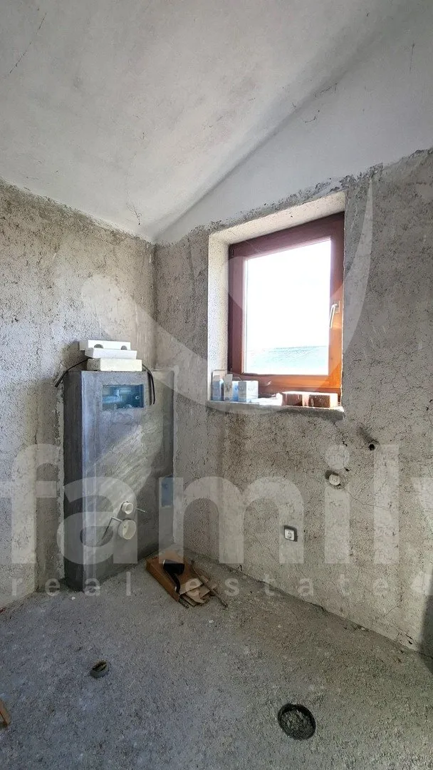 prostrana samostojeća obiteljska katnica - slika 17