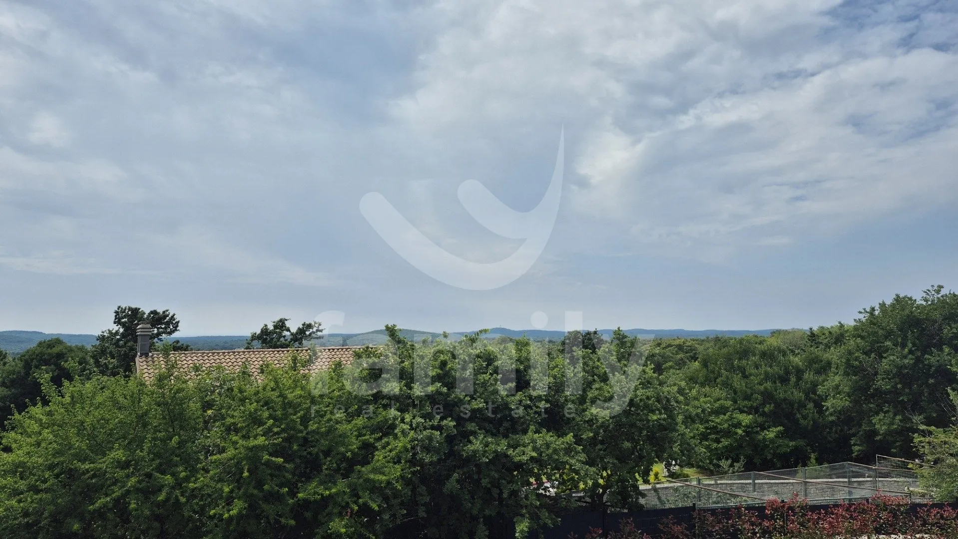 moderno opremljena vila sa bazenom na divnoj lokaciji - slika 16