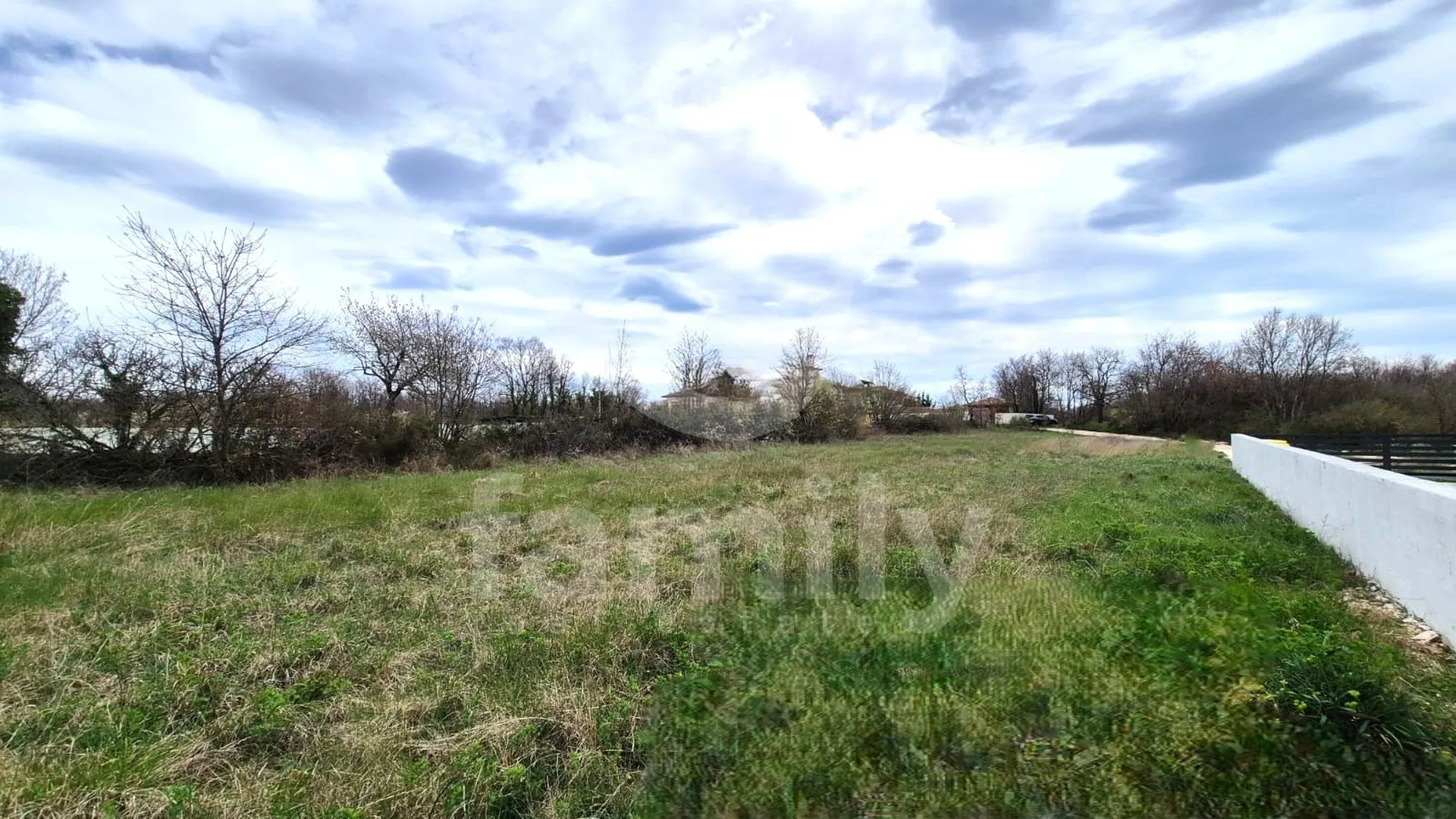 prodaja građevinskog zemljišta na mirnoj lokaciji - slika 14