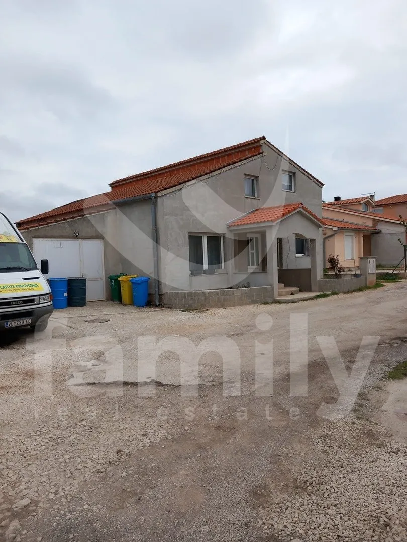 prodaja atraktivne obiteljske kuće u okolici pule - slika 2