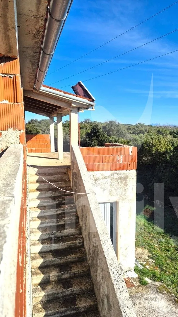 prodaje se kuća sa tri stana na mirnoj lokaciji - slika 7