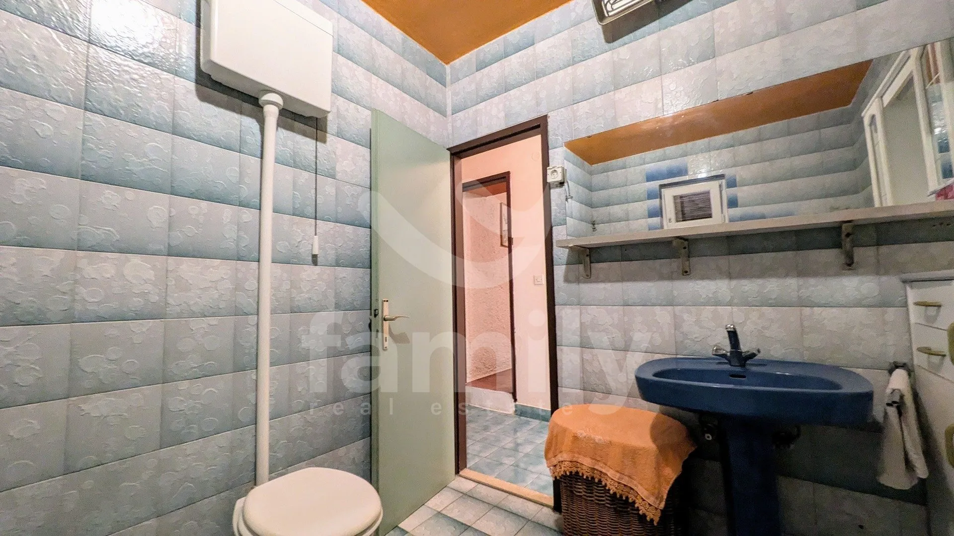 prodaja predivna kuća sa više apartmana i građevinskim zemljištem - slika 19