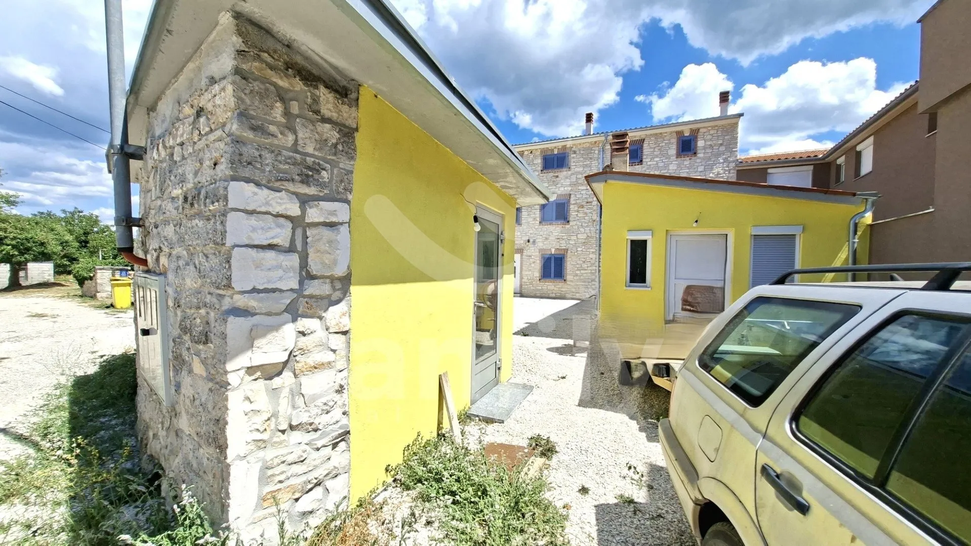 kamena kuća sa zasebnim apartmanom, konobom i bazenom - slika 10