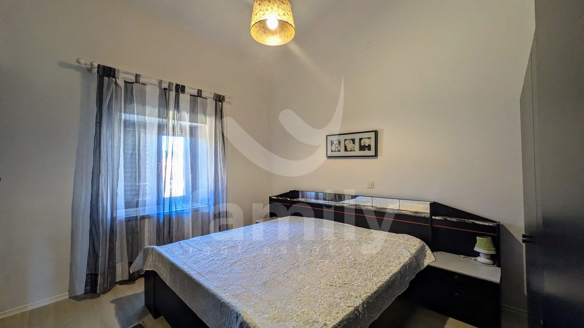 prodaja predivna kuća sa više apartmana i građevinskim zemljištem - slika 7