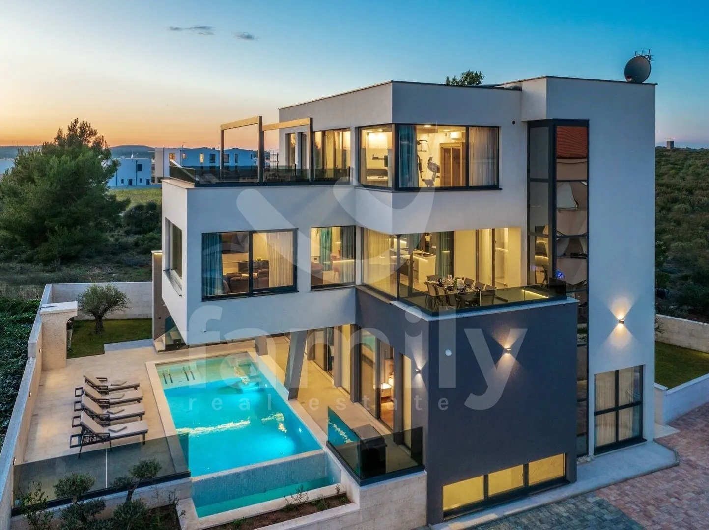 prestižna villa sa panoramskim pogledom na more - slika 19